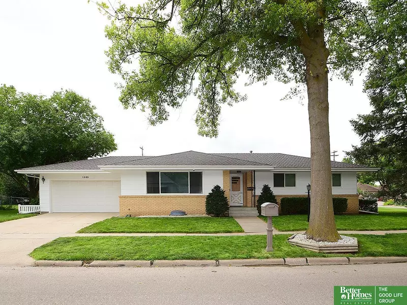 1033 N Blackburn Avenue, York, NE 68467