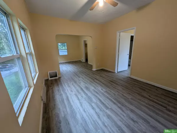 Omaha, NE 68111,3328 Grand Avenue