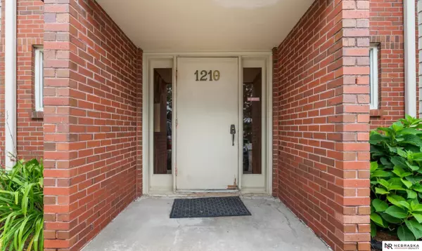 Omaha, NE 68144,1210 S 120th Plaza  #108