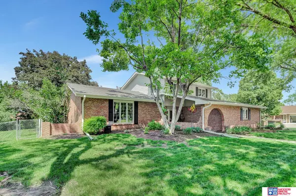 6820 Rexford Drive, Lincoln, NE 68506