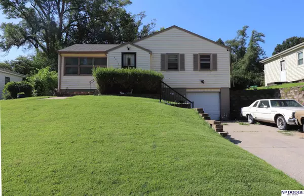 4013 Newport Avenue, Omaha, NE 68112