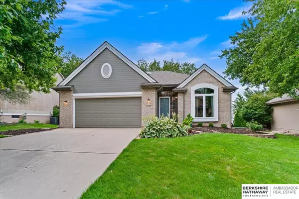 Omaha, NE 68130,17320 Pine Circle