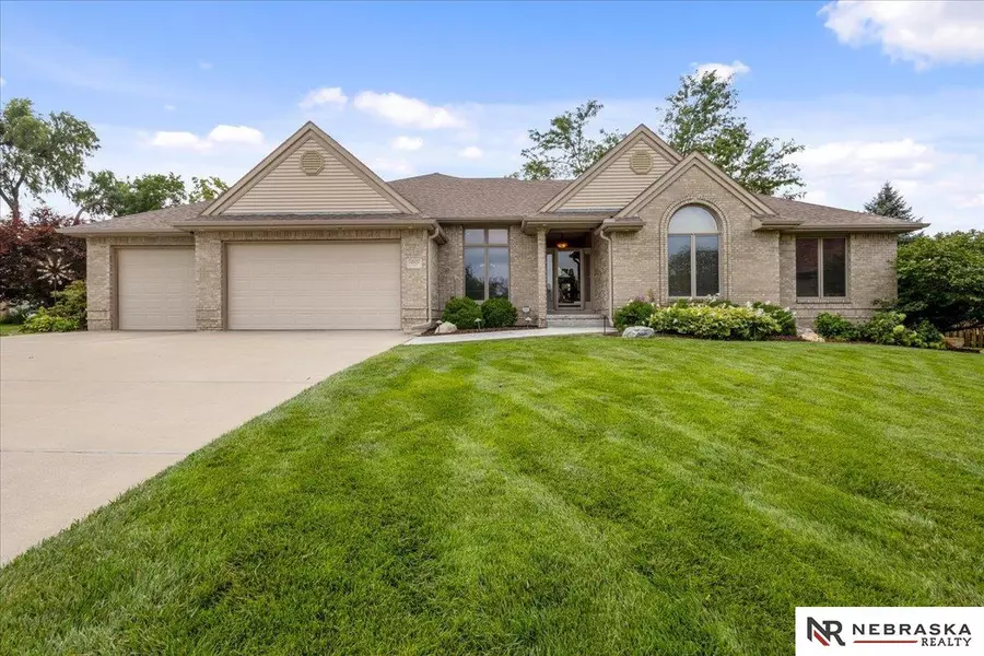 16821 O Circle, Omaha, NE 68135