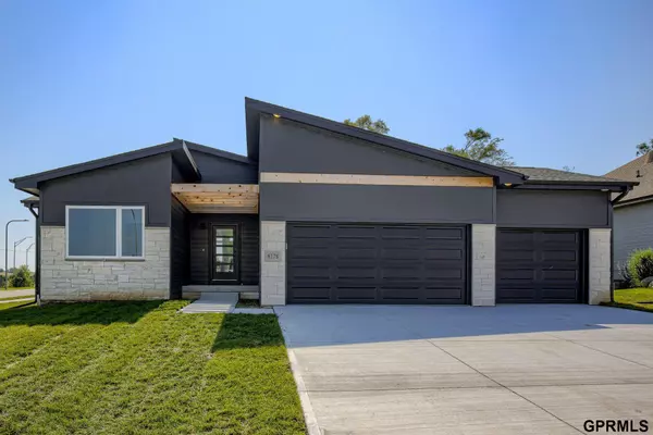 8178 S 185 Street, Omaha, NE 68136