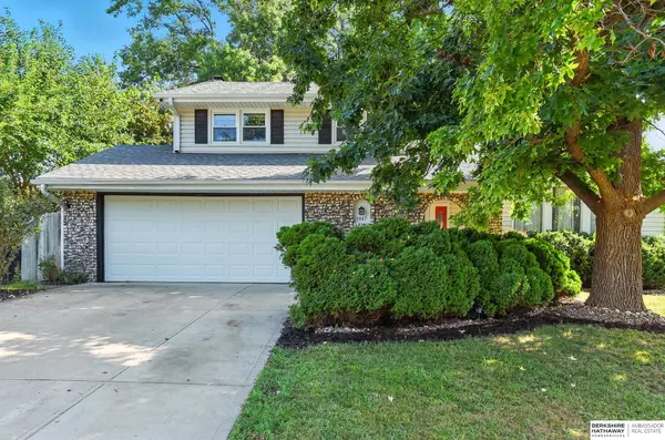 Omaha, NE 68152,7947 Raven Oaks Drive