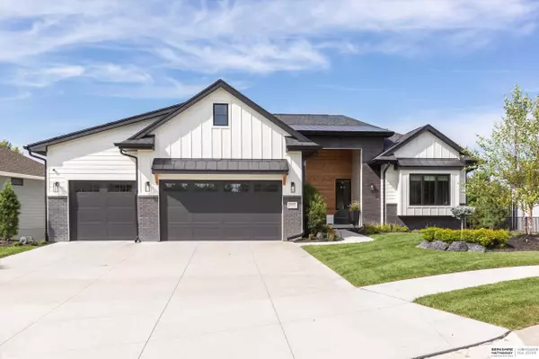 20810 Frances Circle, Elkhorn, NE 68022