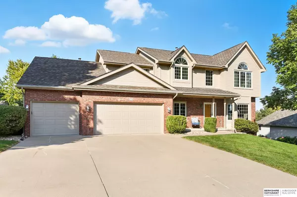 808 W Centennial Road, Papillion, NE 68046