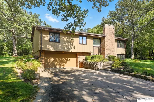 Gretna, NE 68028,18811 Oak Lane