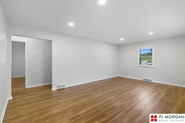 Omaha, NE 68147,8006 Groves Circle