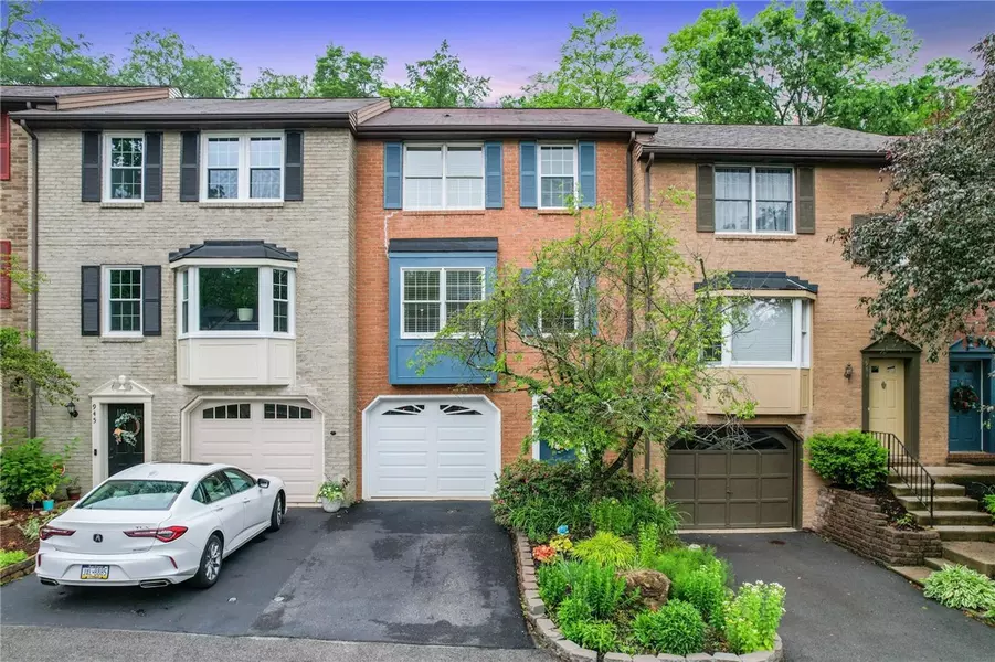 943 Trillium Trl, Bethel Park, PA 15102