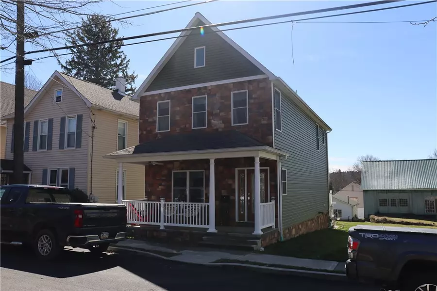 211 E Church St, Ligonier, PA 15658