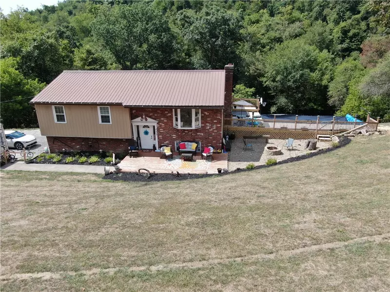 433 Brick House Rd, Claysville, PA 15323