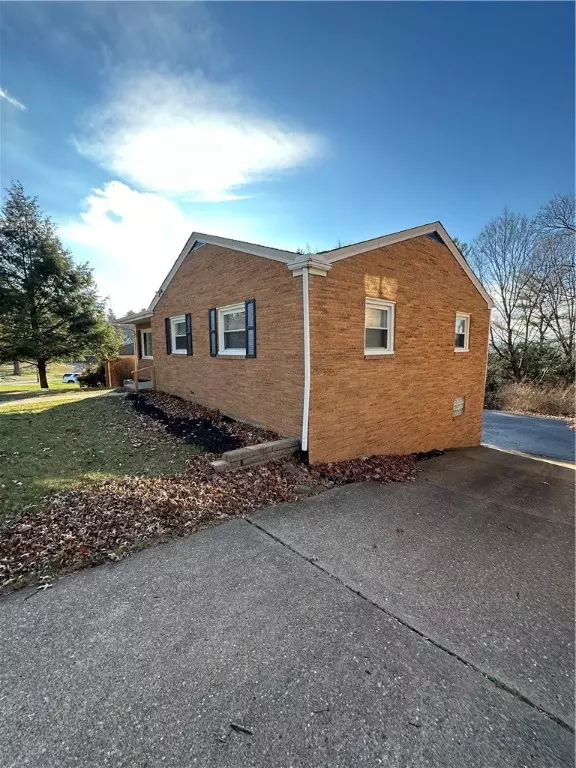 Carnegie, PA 15106,114 Grienbrier Dr