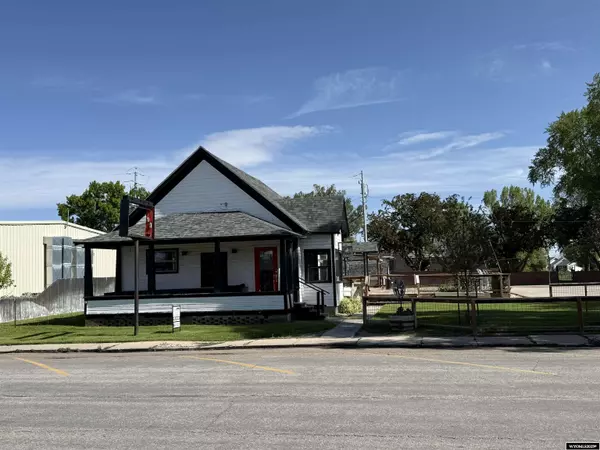 110 E Main Avenue, Saratoga, WY 82331