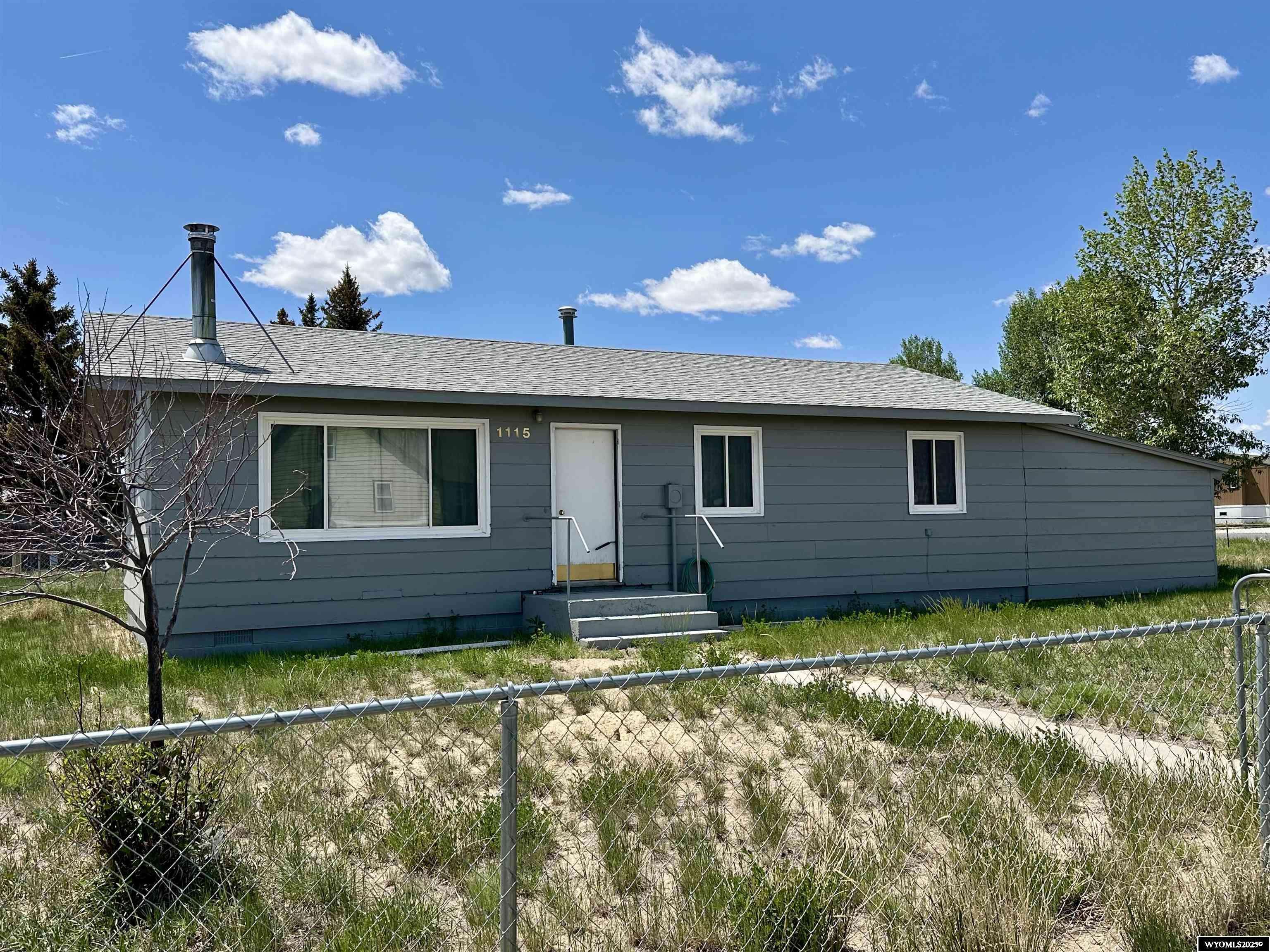 1115 W Farm Avenue, Saratoga, WY 82331