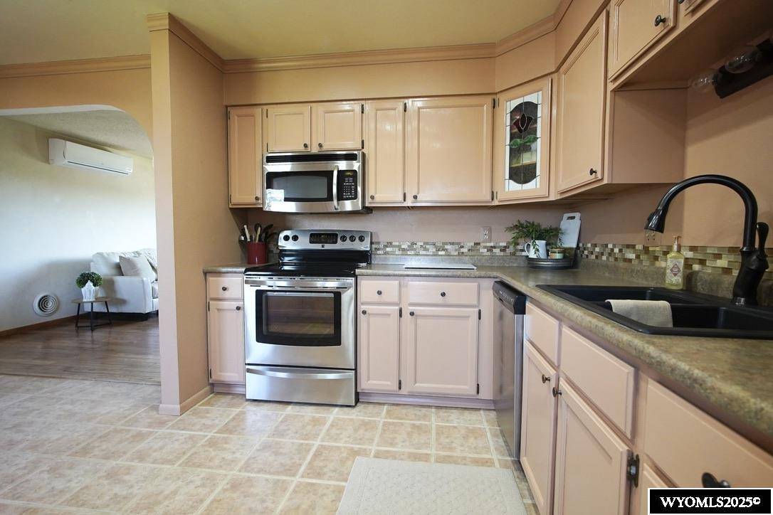 Rolling Hills, WY 82637,15 Rimrock Road