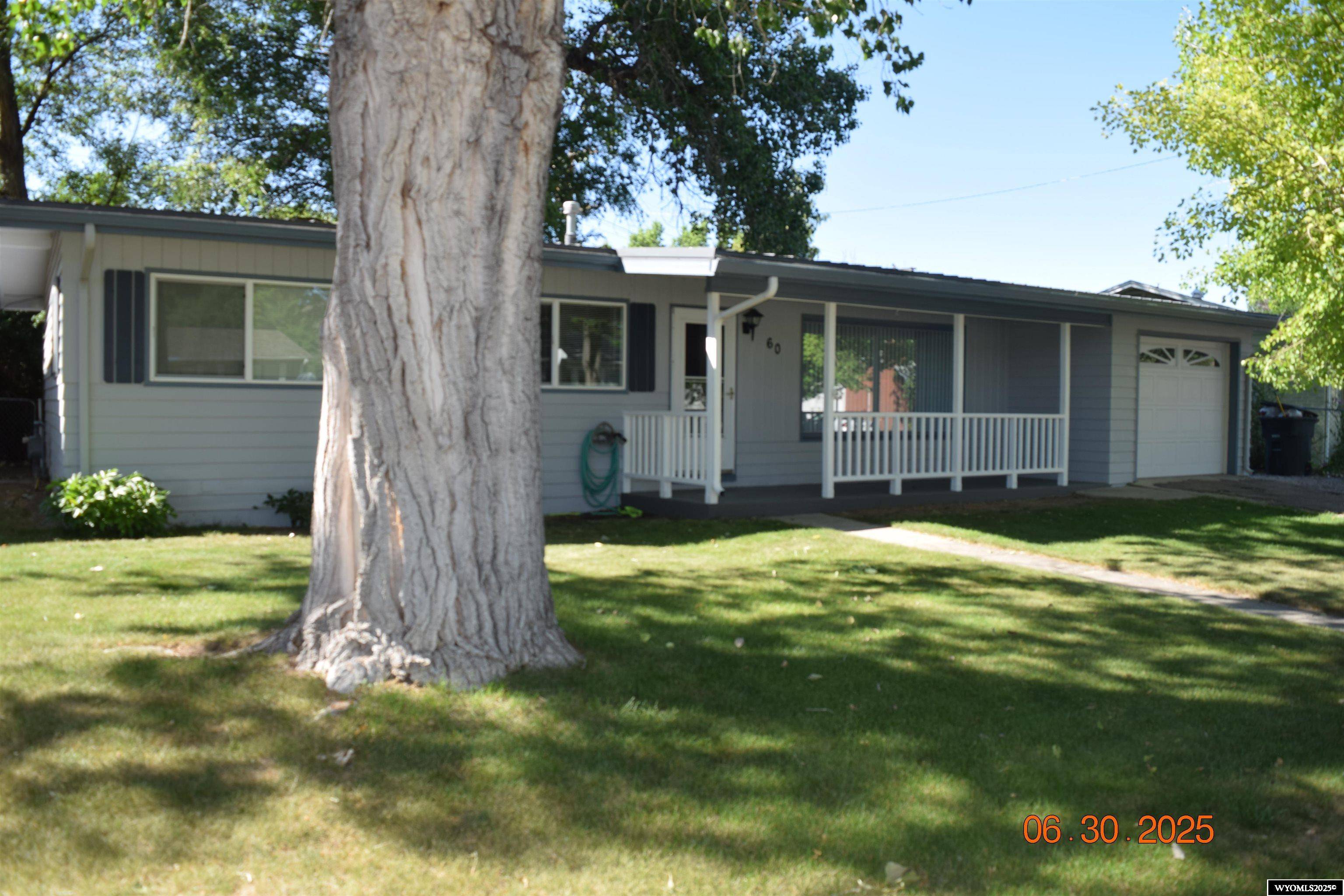 60 MESA VERDE Drive, Glenrock, WY 82637