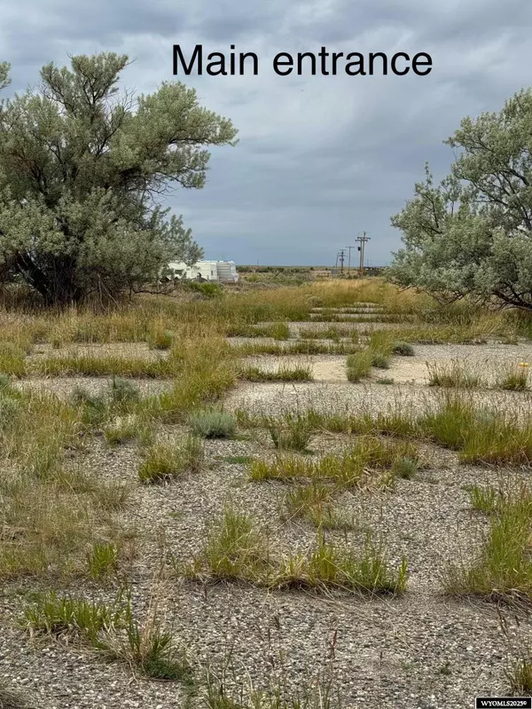 4 Oregon Trail Dr, Jeffrey City, WY 82310