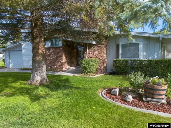 Riverton, WY 82501,755 N 2nd St W Sunset