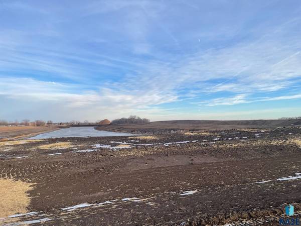 214 Grey Goose Dr, Wentworth, SD 57075