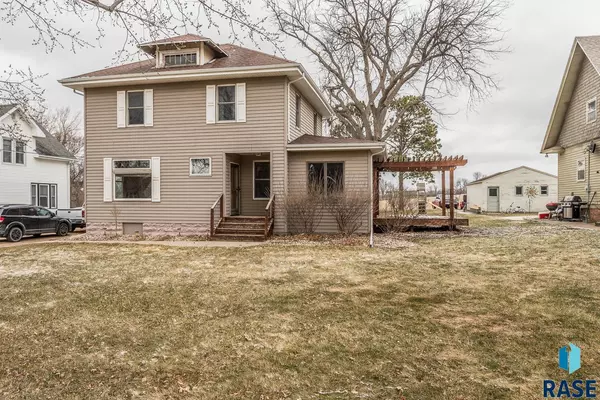 808 5th St, Garretson, SD 57030