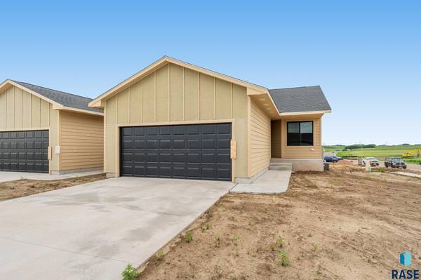 1909 N Tina Dr, Sioux Falls, SD 57110