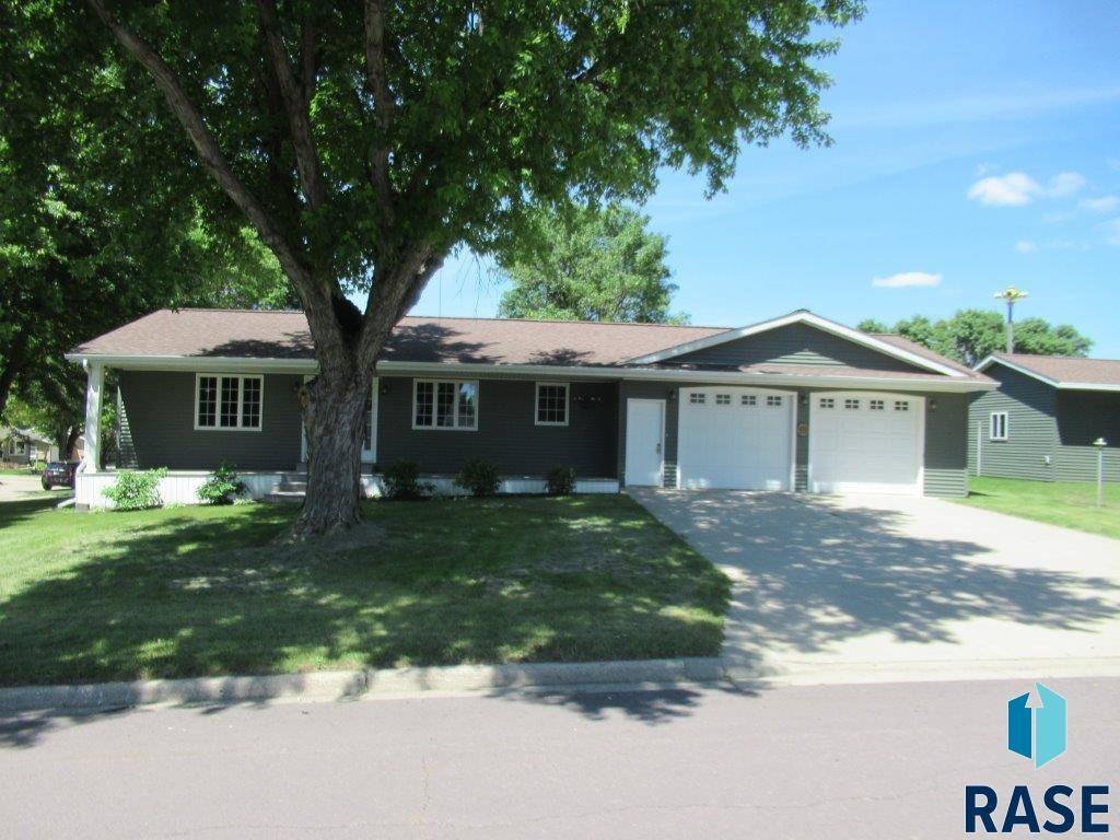 206 W 7th St, Adrian, MN 56156