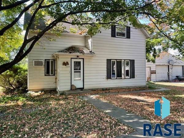 605 S Maple St, Inwood, IA 51240