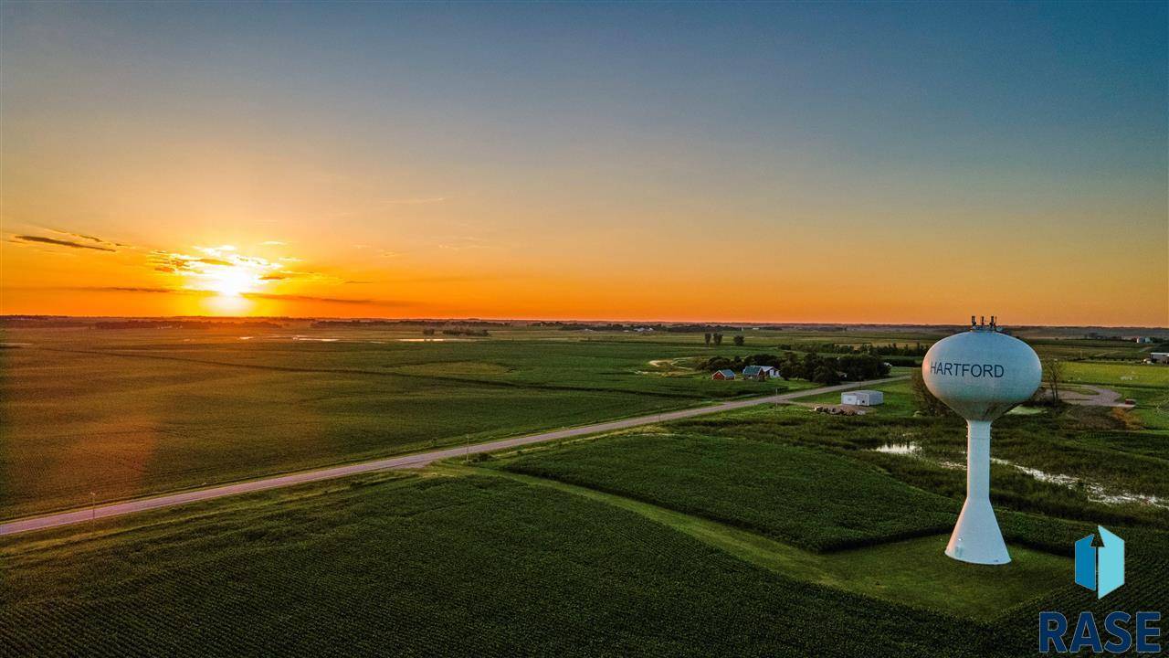 1005 Tortuga Ave, Hartford, SD 57033