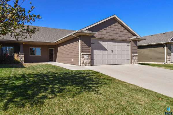 5401 S Westwind Ave, Sioux Falls, SD 57108