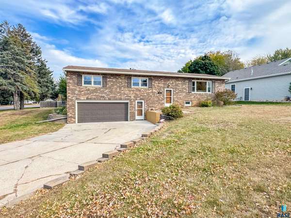 300 S 7th Ave, Brandon, SD 57005