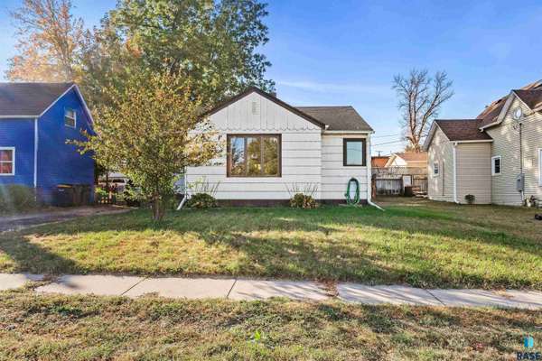 221 Lovely Ave, Baltic, SD 57003