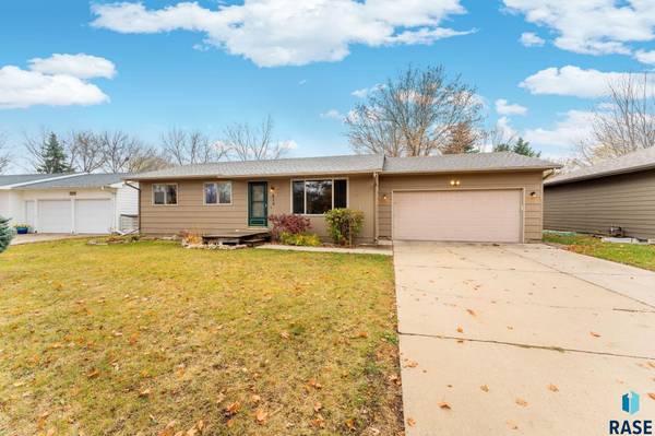 813 E Elm St, Harrisburg, SD 57032