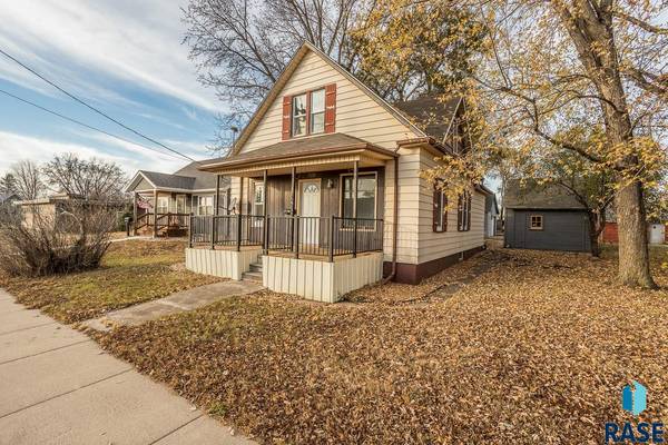 708 W 5th St, Canton, SD 57013