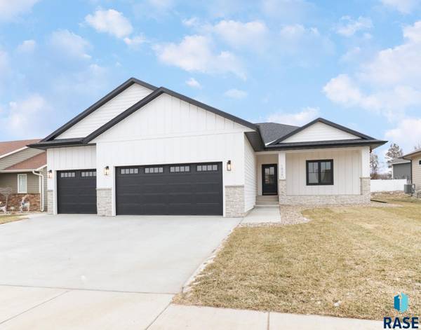 1520 E Birch St, Brandon, SD 57005