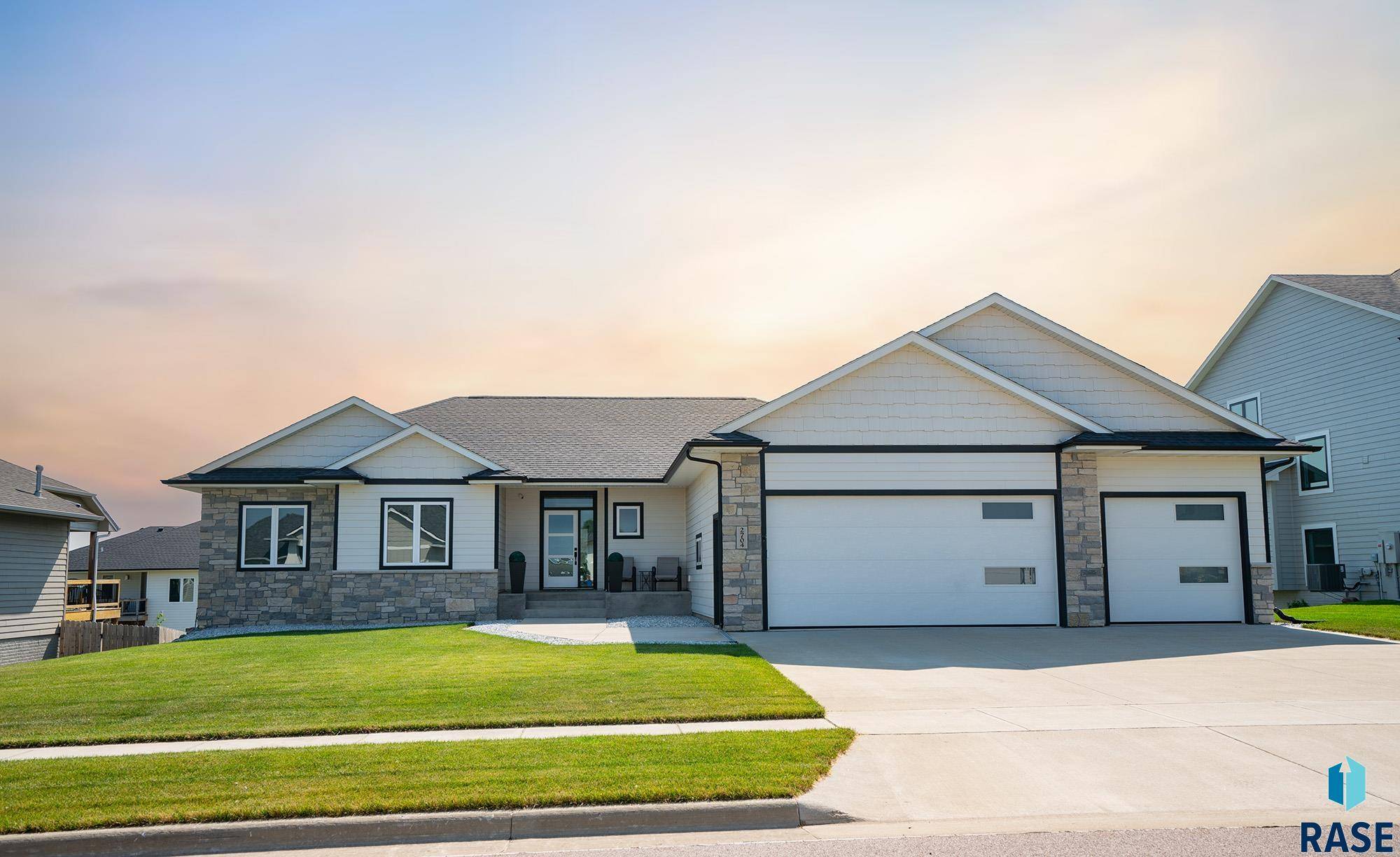2704 S Snow Mass Ave, Sioux Falls, SD 57110