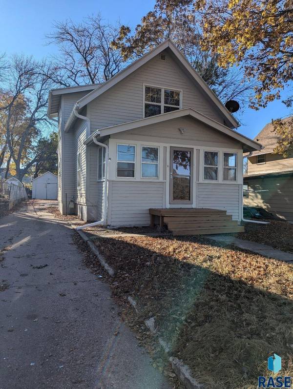 1713 W 10th St, Sioux Falls, SD 57104-3310