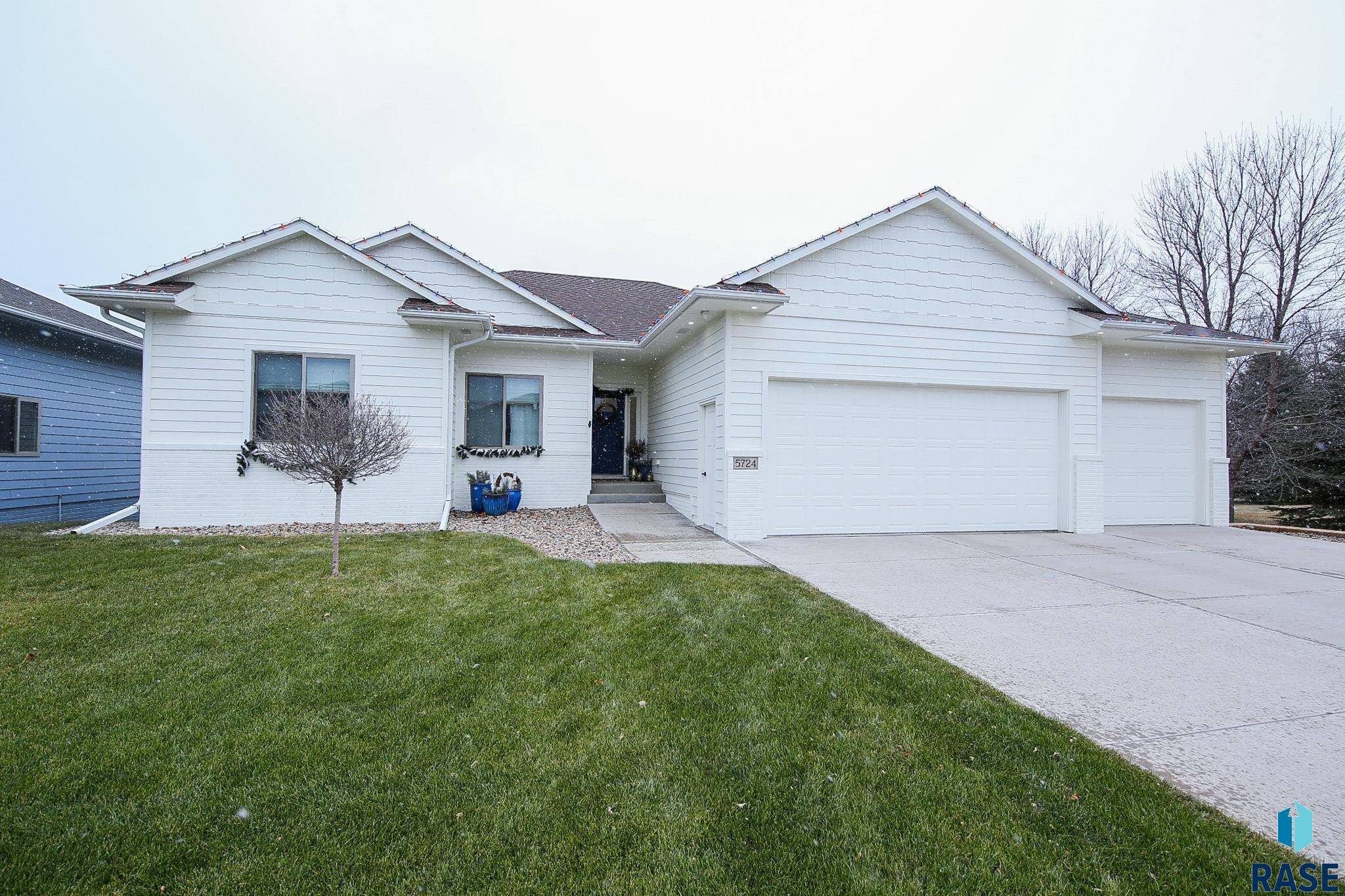 5724 E Huber St, Sioux Falls, SD 57110