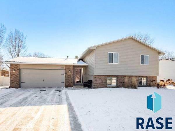 6601 W 32nd St, Sioux Falls, SD 57106