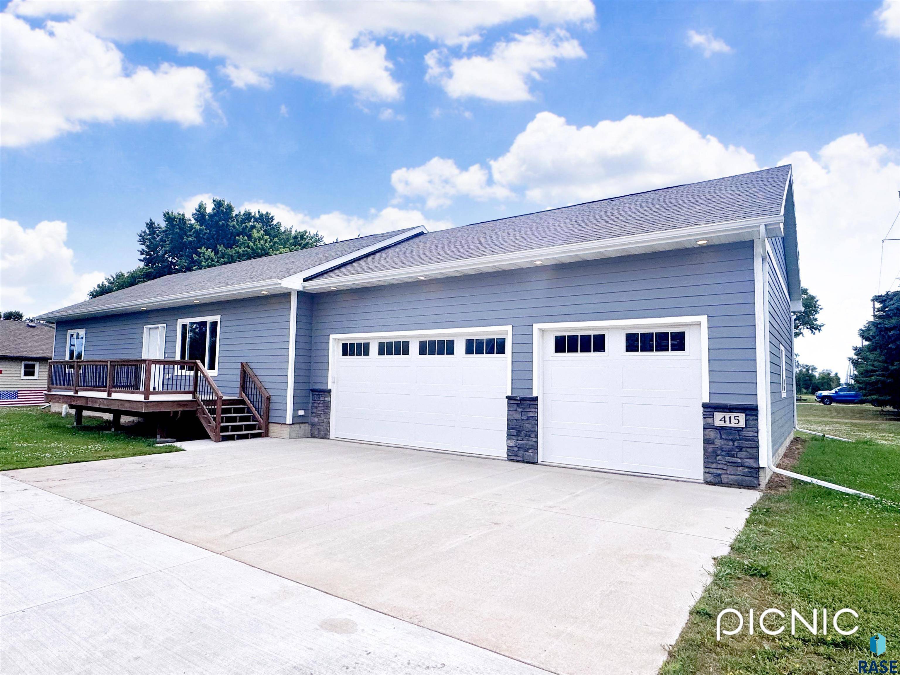 415 N Elm St, Lennox, SD 57039