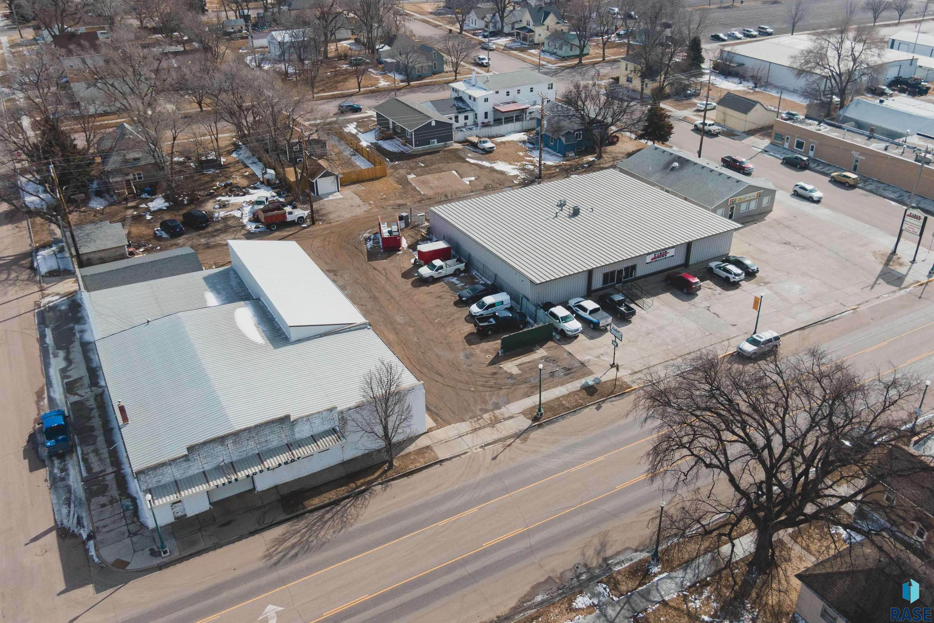 Mitchell, SD 57301,926 N Main St