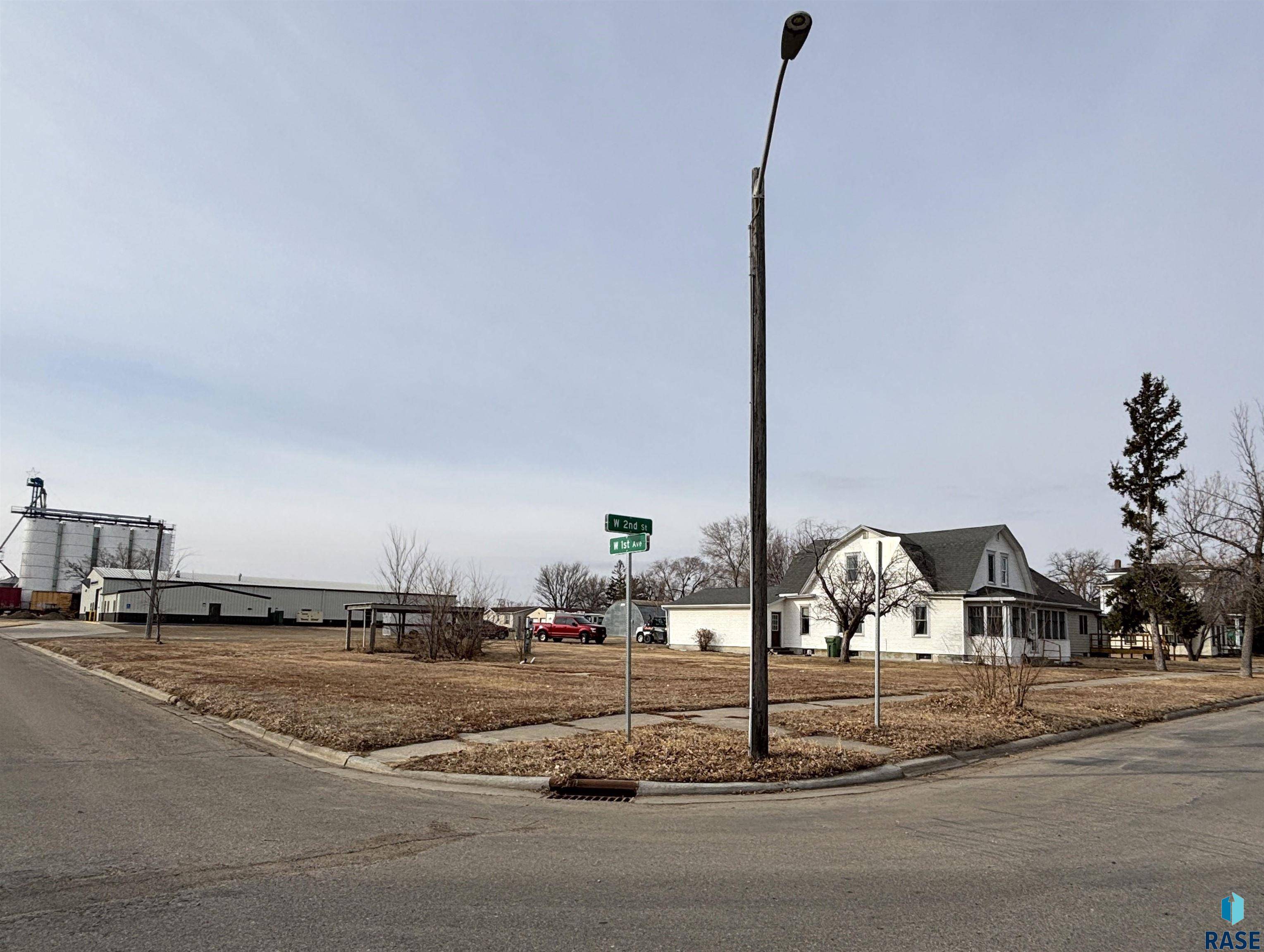 202 W 2nd St, Miller, SD 57362