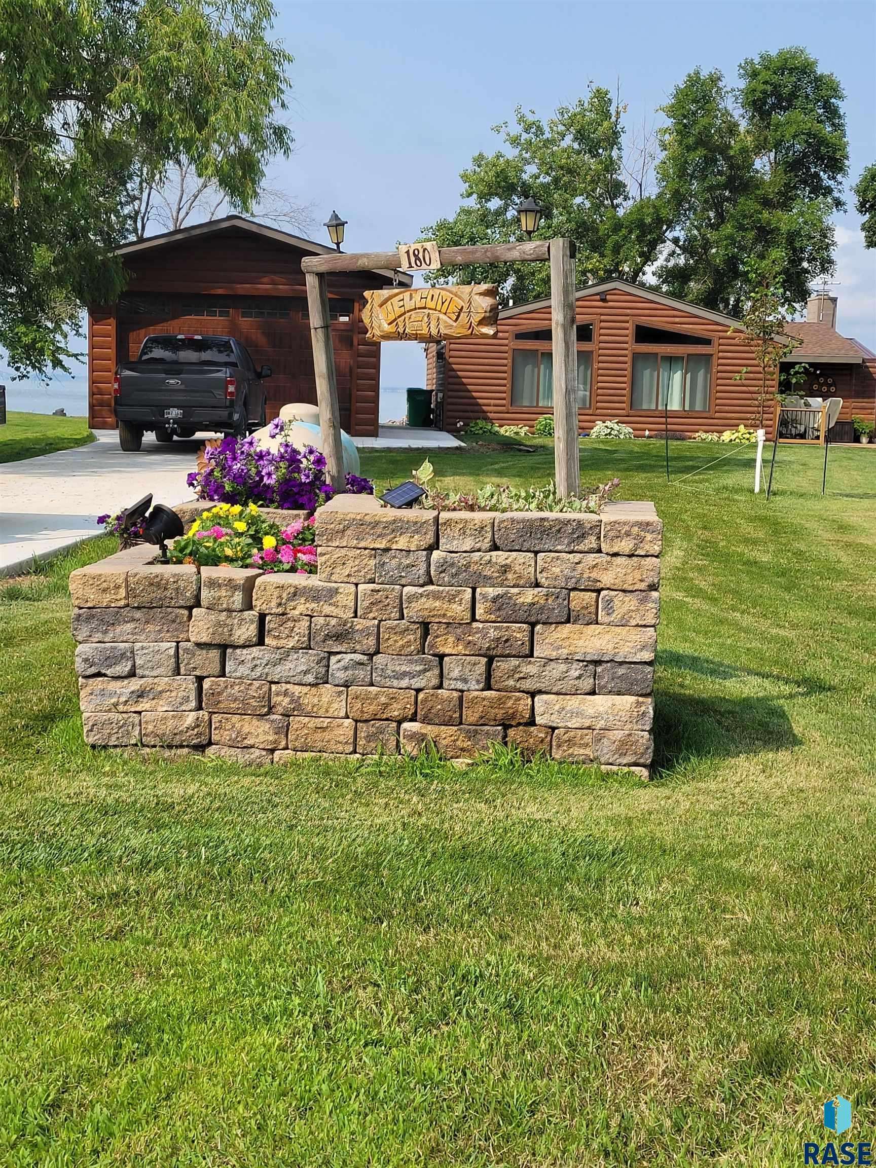 180 NE Lake Dr, Estelline, SD 57234