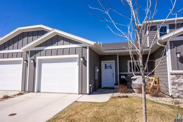 9304 W Ark Pl, Sioux Falls, SD 57106