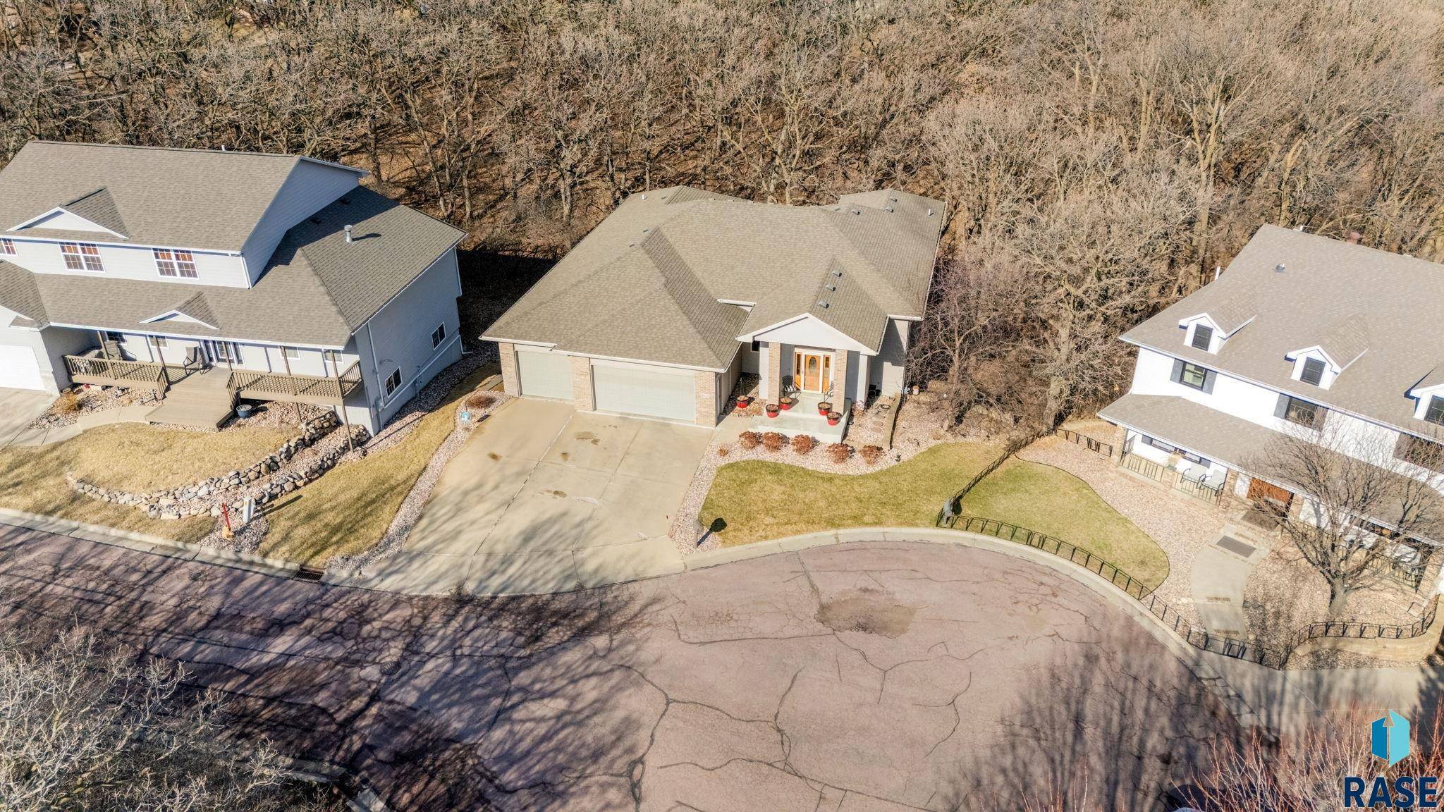 7 N Sun Valley Pl, Sioux Falls, SD 57110