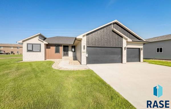 5613 S Spiria Ave, Sioux Falls, SD 57108