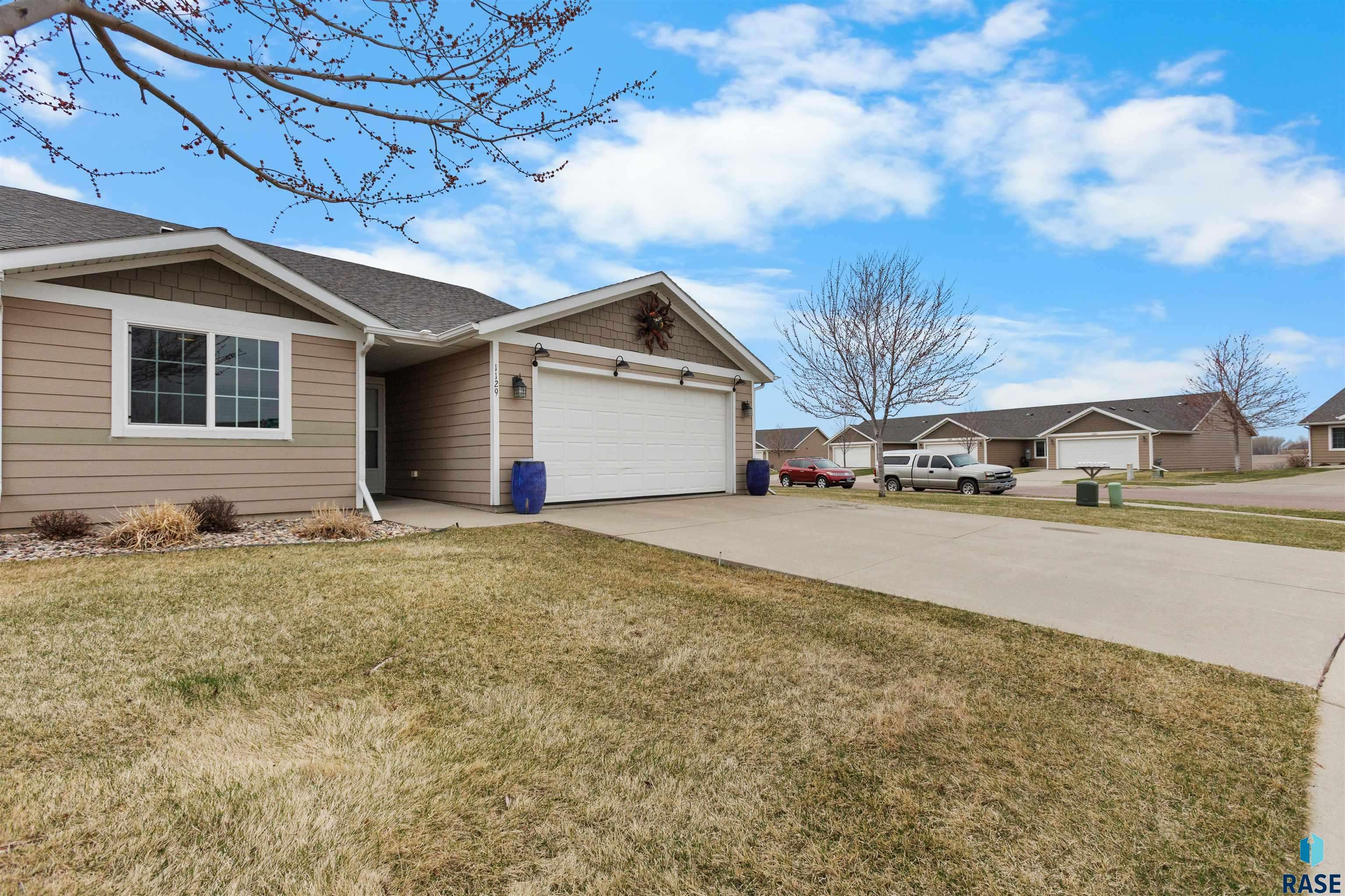 1129 N Springfield Pl, Sioux Falls, SD 57107