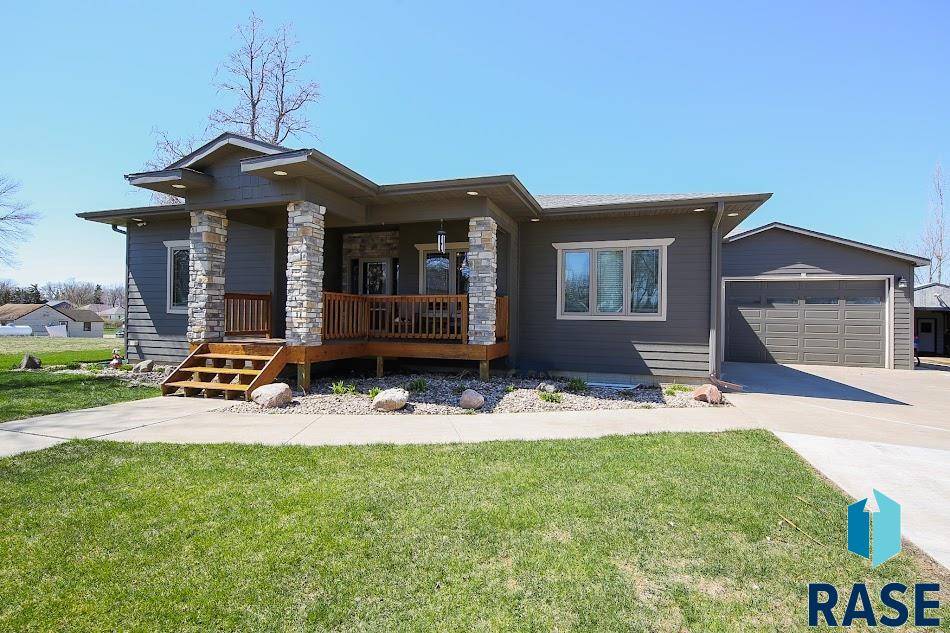105 N Nora St, Viborg, SD 57070-2015