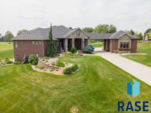 46885 Country Club Ln, Brookings, SD 57006