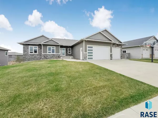 7101 E Sierra Trl, Sioux Falls, SD 57110